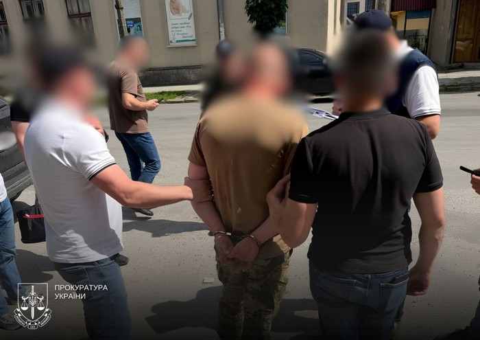 На Тернопільщині затримано посадовця РТЦК, який за гроші обіцяв зняття з розшуку