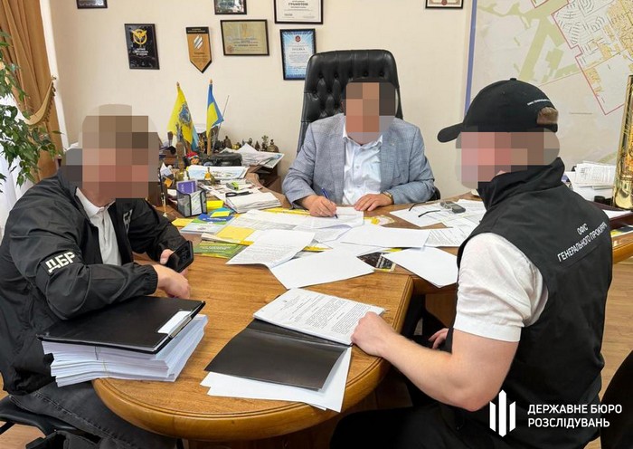 Дозволи, земля та будівництво за гроші: ДБР повідомило про підозру голові громади на Київщині