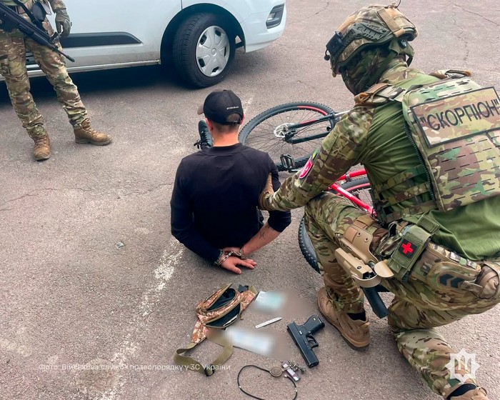 На Житомирщині затримано військовослужбовця, який перебував у СЗЧ та погрожував застосуванням зброї