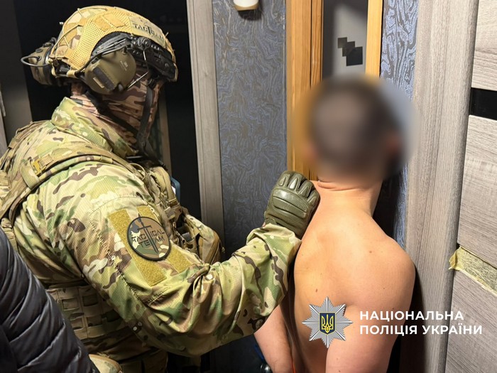 Керував злочинним угрупованням з виправної колонії: поліцейські Львівщини викрили аферистів