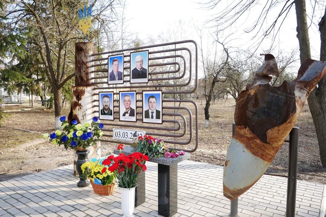В Охтирці вшанували пам’ять загиблих під час авіаудару по ТЕЦ два роки тому