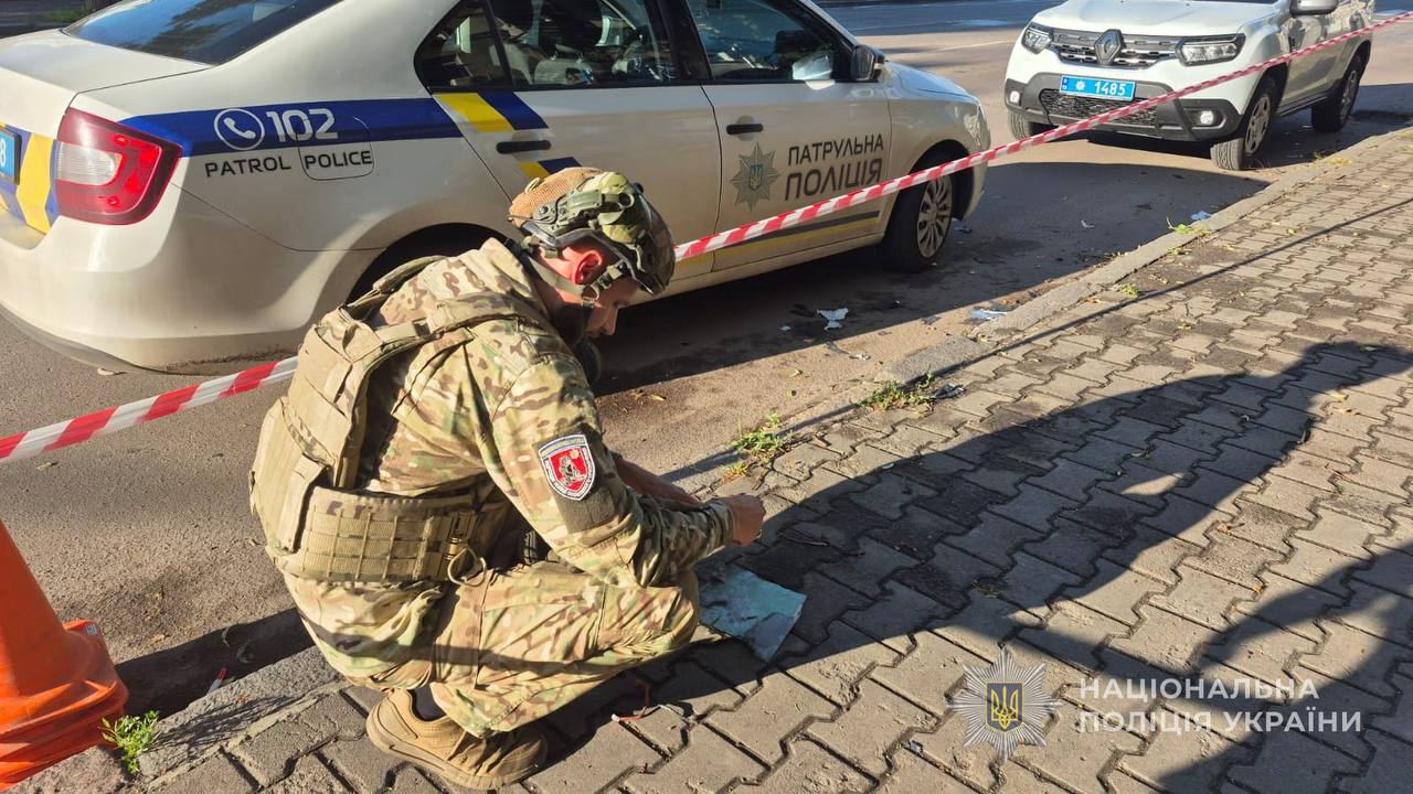 Чергова атака росіян по центру Сум: поліція працює на місці удару