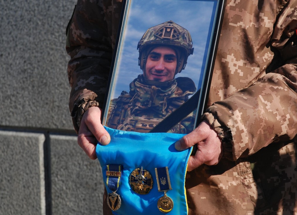 Шосткинці попрощалися із захисником Сергієм Лазненком