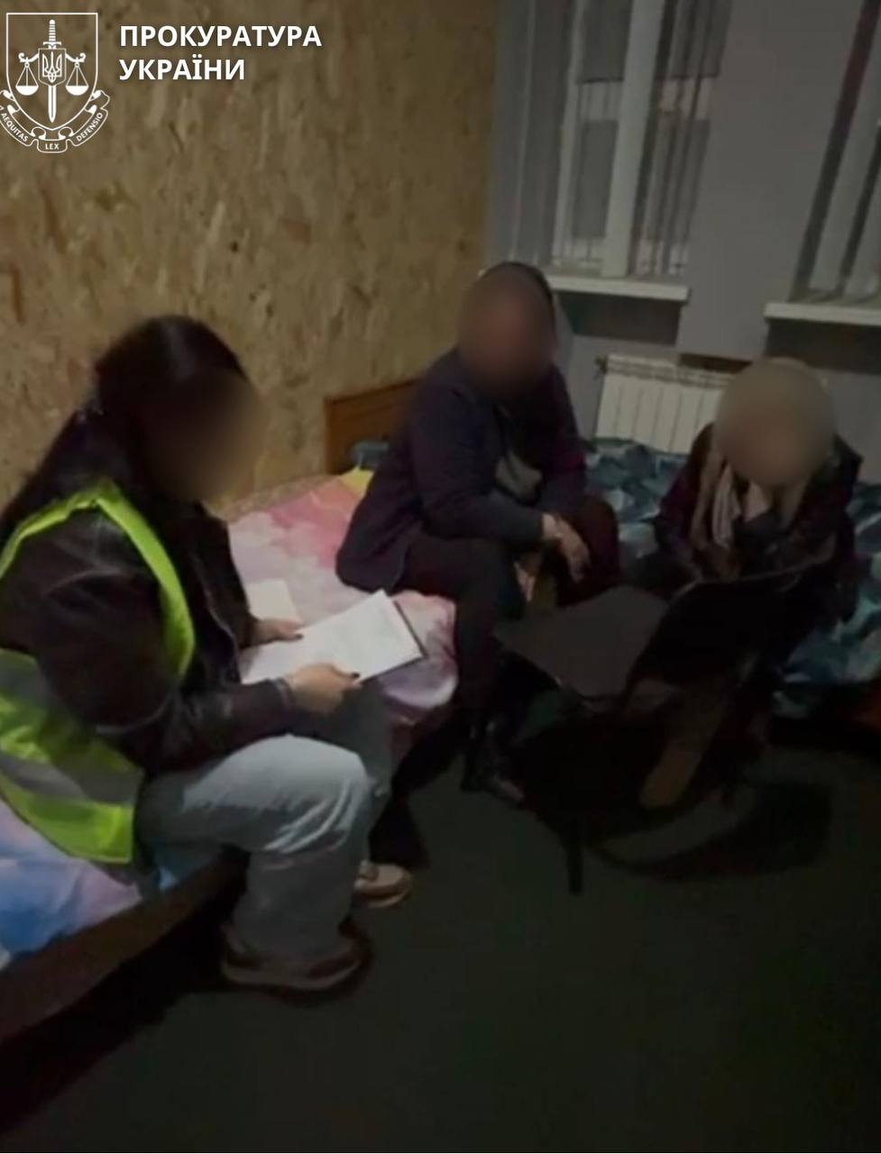 У Сумах викрили сутенерку, яка намагалася втягнути у проституцію 16-річну сироту