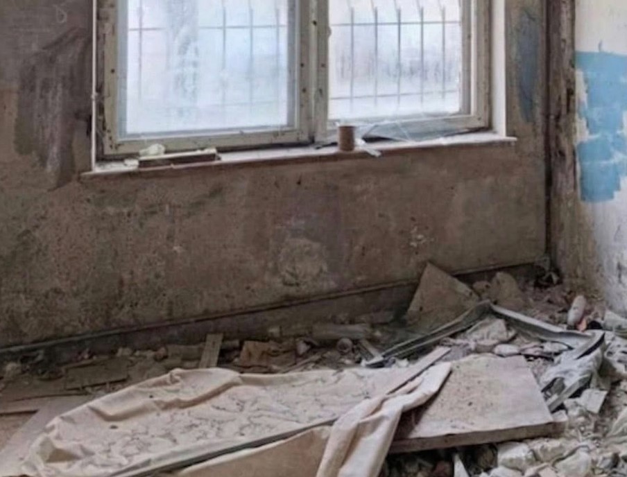 У Шостці внаслідок російської атаки пошкоджено будівлю податкової інспекції