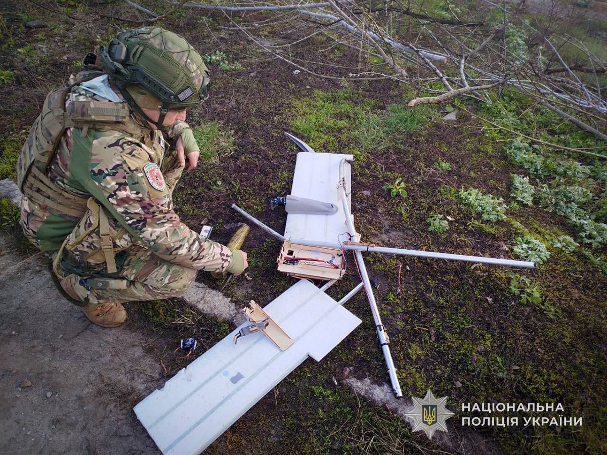 У Сумській громаді вибухотехніки знешкодили ворожий безпілотник, який впав на подвір’я та не здетонував