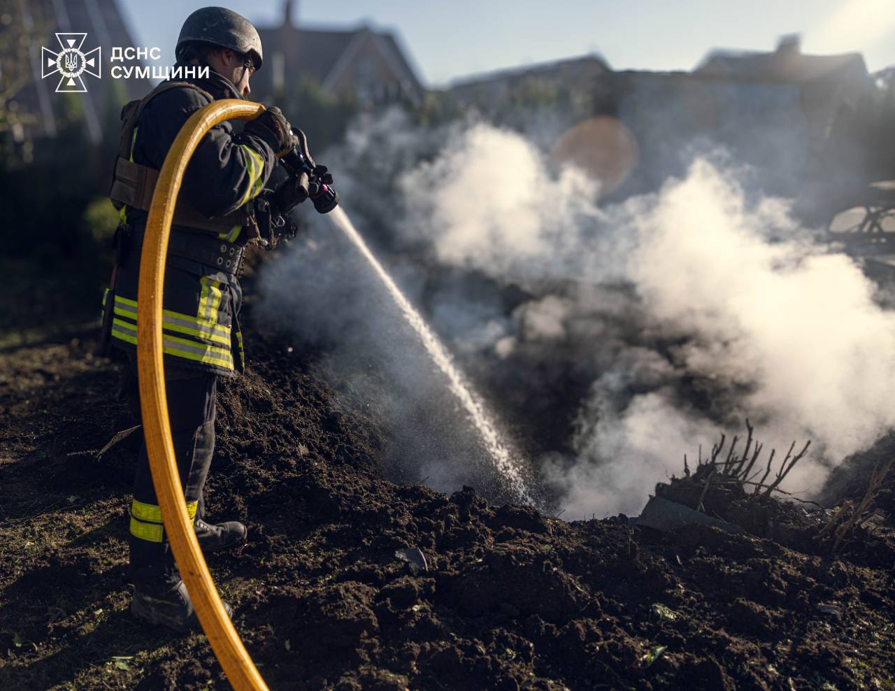 Ворог не припиняє завдавати ударів по Сумах: рятувальники ліквідовують наслідки