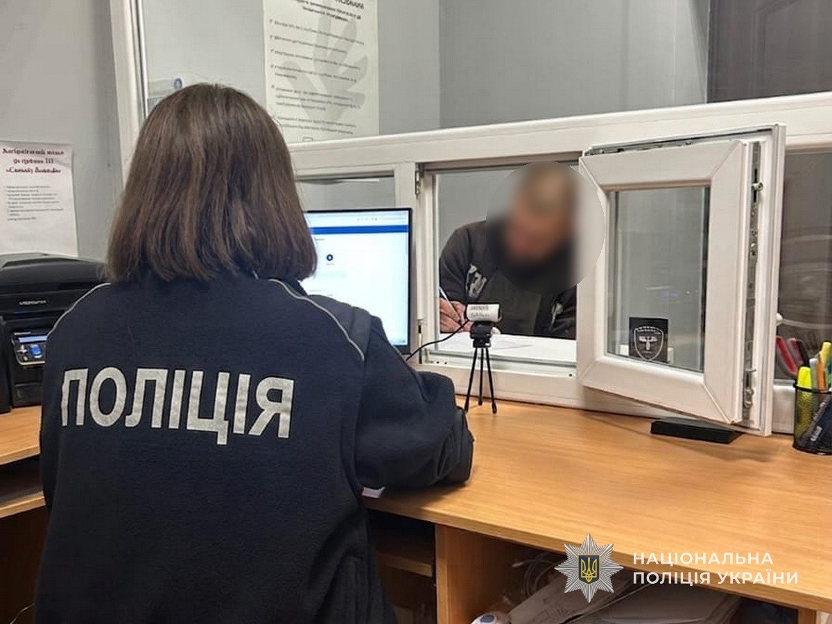 У Тростянці поліцейські викрили чоловіка на збуті психотропних речовин