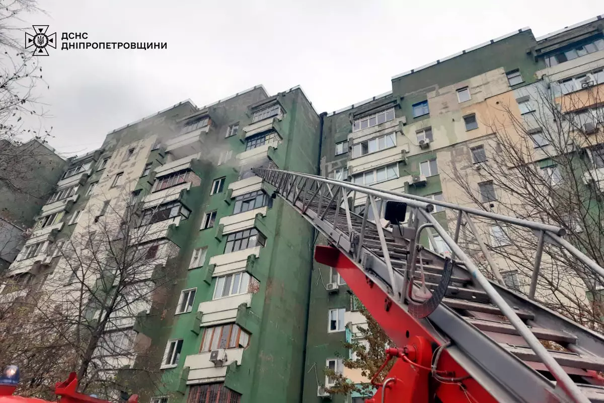 Рятувальники ДСНС врятували дитину під час пожежі в Нікопольському районі