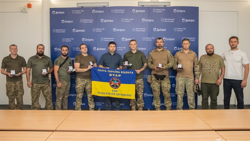 Вдячність та подяка від усього Дніпра: у мерії вручили нагороди військовим