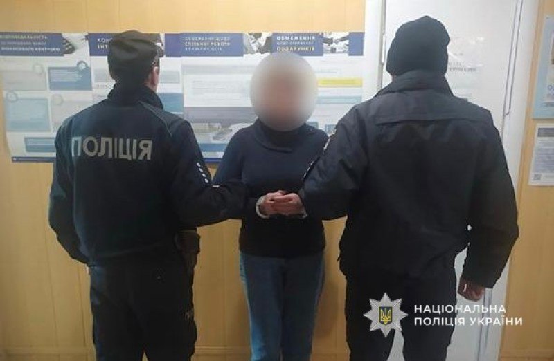 У Дніпровському районі затримали 44-річну жінку за замах на умисне вбивство