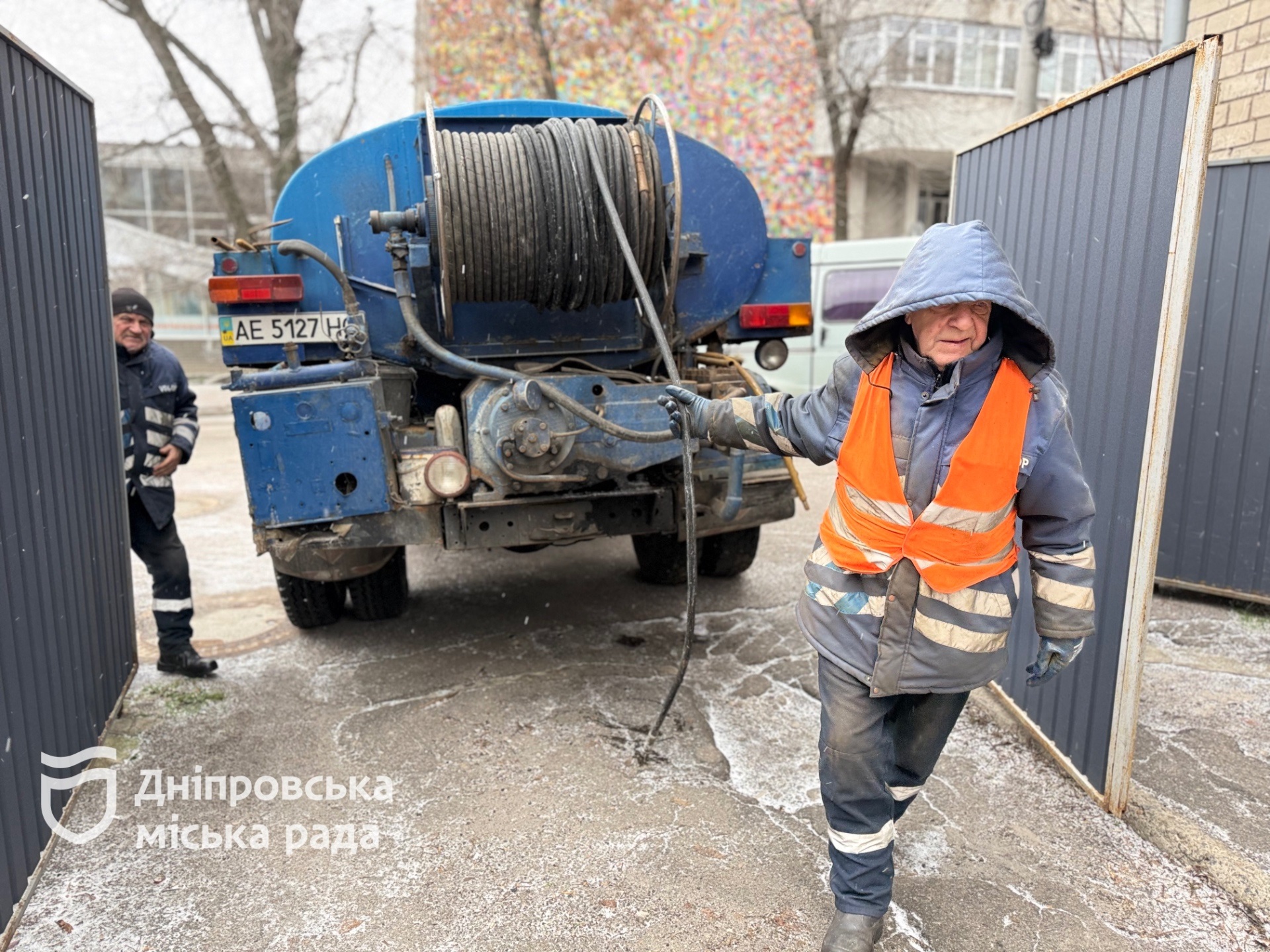 У Дніпрі комунальники стабілізували роботу систем водопостачання та водовідведення після аварій