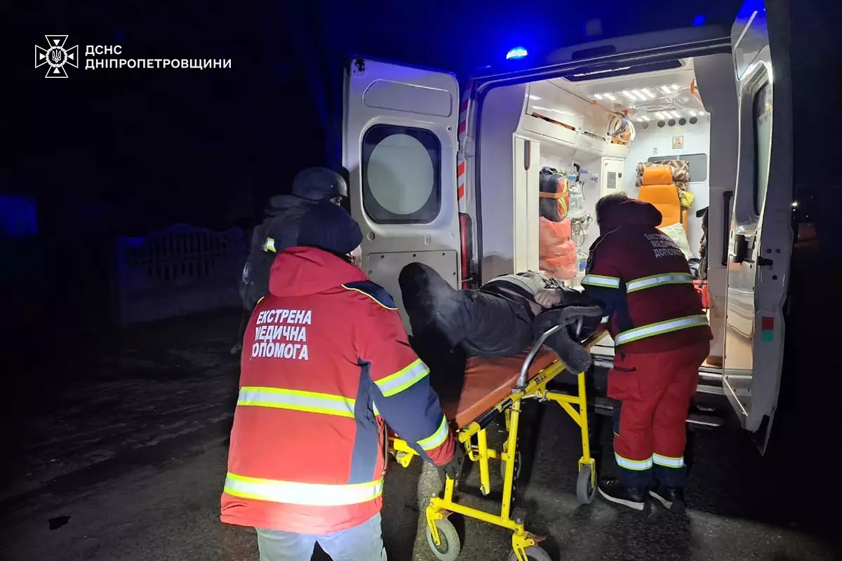 На Дніпропетровщині чоловіка затиснуло в авто внаслідок ДТП