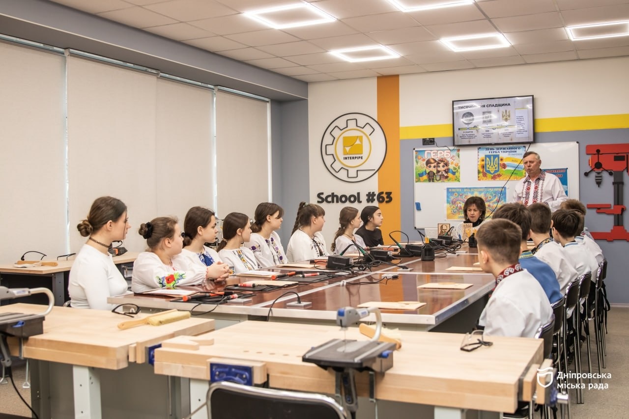 У Дніпрі сучасні майстерні технологій працюють на повну: учні опановують роботу з деревом і металом