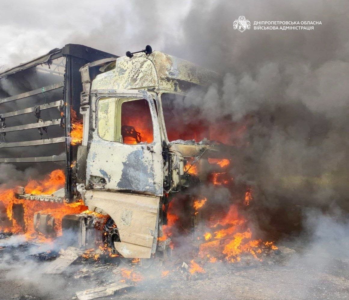 Одна людина дістала поранень: понад 60 разів ворог атакував два райони Дніпропетровщини