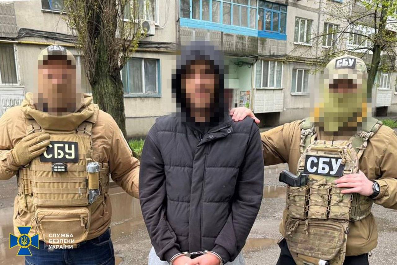 Понад 90 мін і тисячі патронів: на Дніпропетровщині викрили незаконний бізнес зі зброєю