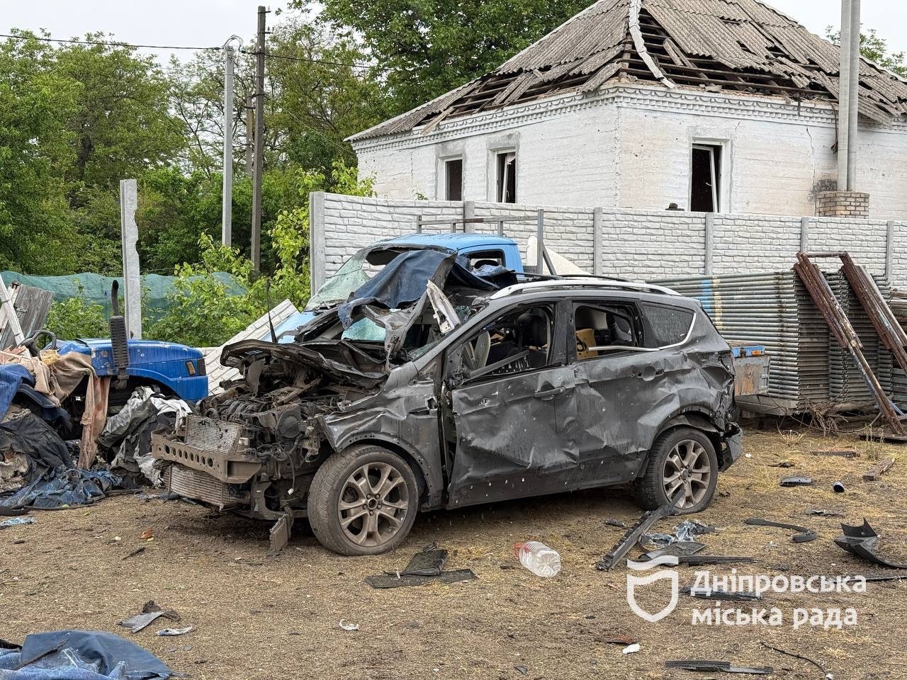 Дніпро оговтується після атаки рф 17 травня: комунальники продовжують ліквідовувати наслідки