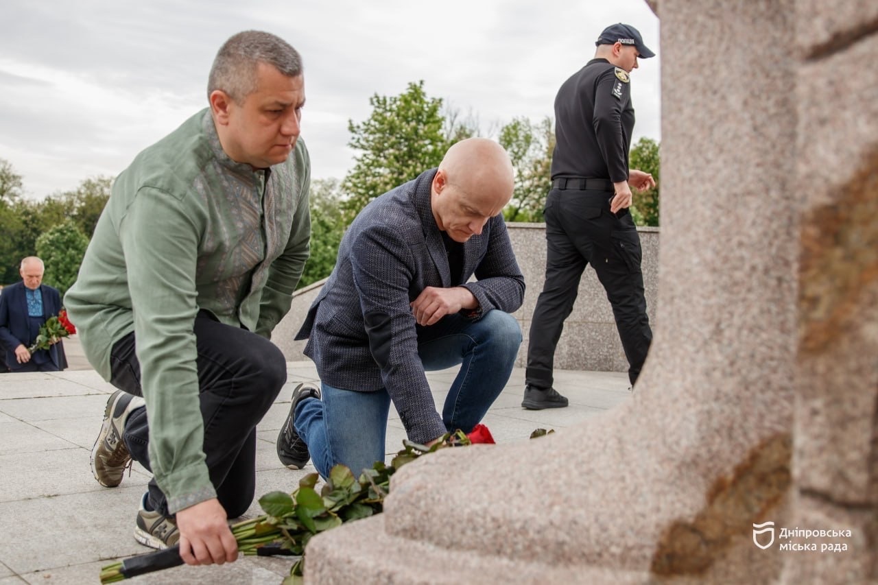 «Це нагадування українцям, як дорого може коштувати поразка у війні з москвою», – заступник міського голови Дніпра під час покладання квітів до Дня пам’яті жертв політичних репресій
