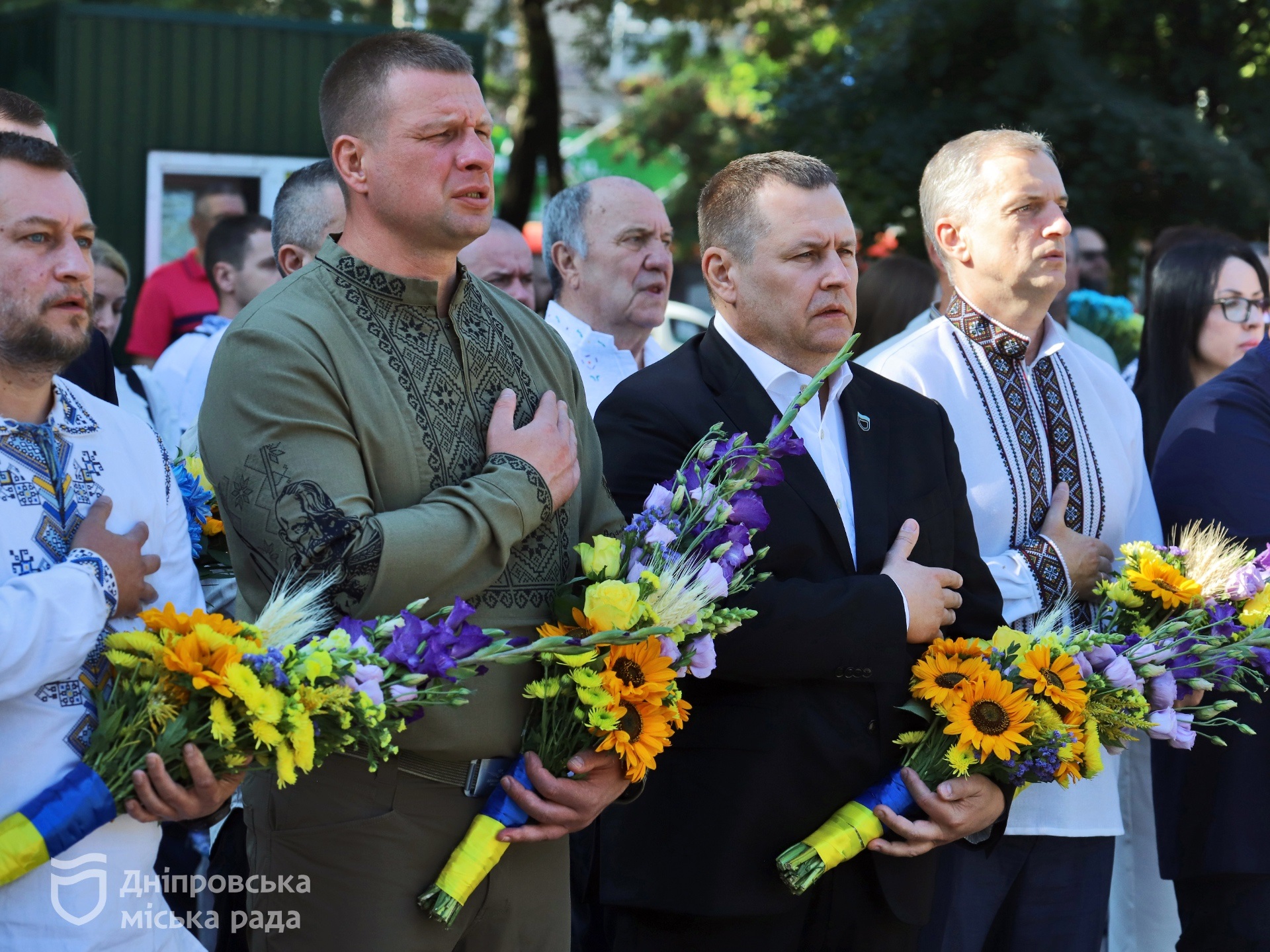 Дякувати військовим, лікарям, рятувальникам, комунальникам та всім, хто тримає на плечах ритм нормального життя. У День Незалежності України Філатов привітав дніпрян