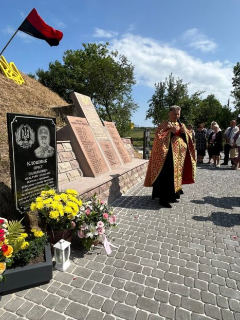 У селі на Тернопільщині встановили пам’ятні знаки трьом загиблим Героям