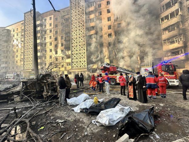 У Тернополі 12 загиблих, 49 травмованих внаслідок влучання ворогом у 2 житлових будинки