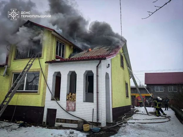На Чортківщині сталася масштабна пожежа житлового будинку (фото)