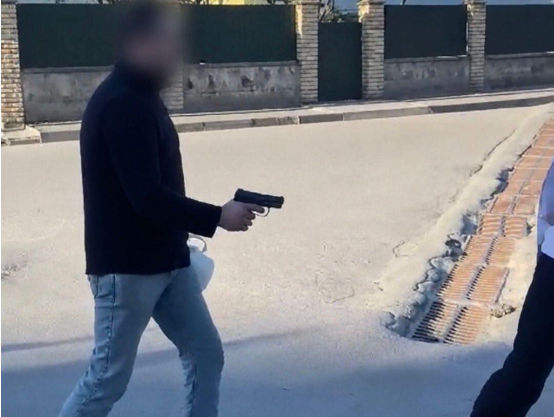 Напруга зашкалювала: у Тернополі під час конфлікту дістали пістолет