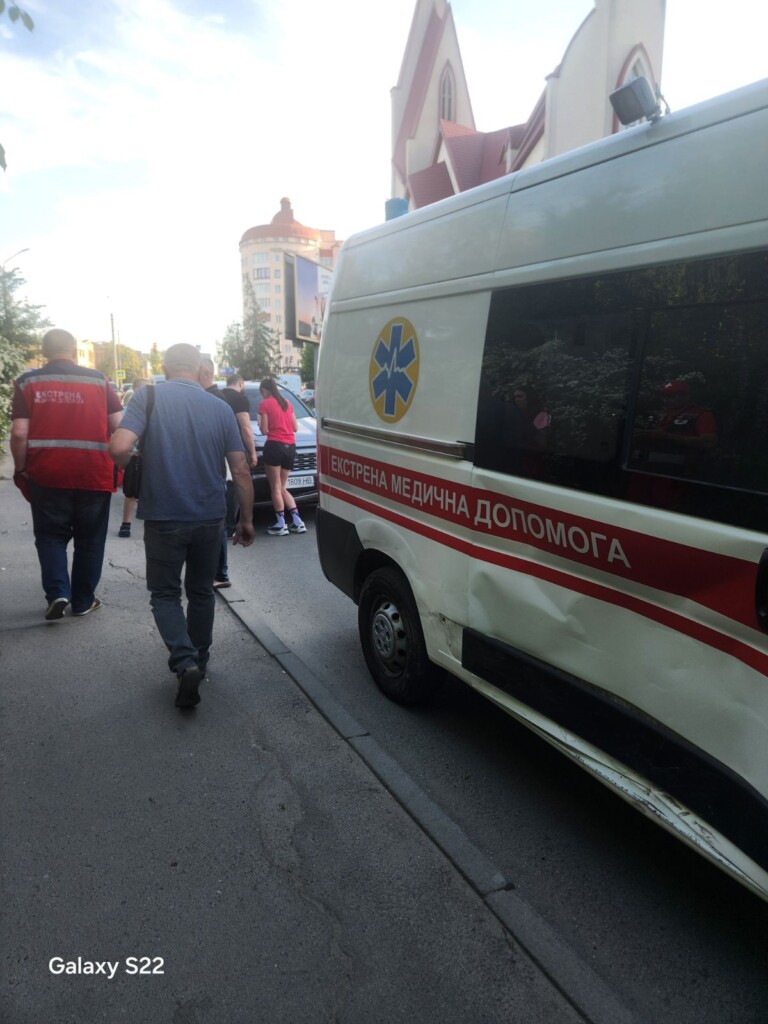 У Тернополі сталася ДТП за участю швидкої (фото)