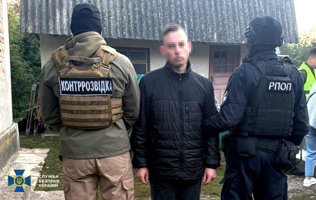 «Викурював з банку ворожого агента» – 24 річного жителя Кременеччини підозрюють у підпалі банку