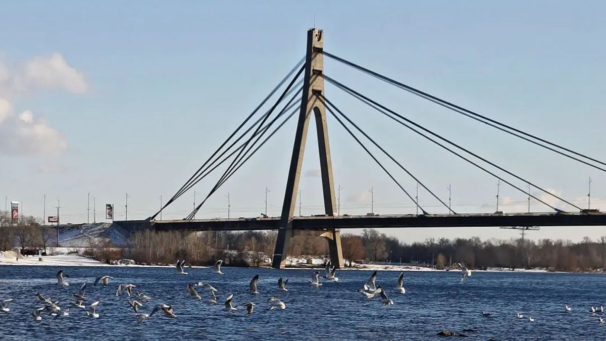 После удара по Северному мосту в Киеве есть пострадавшие