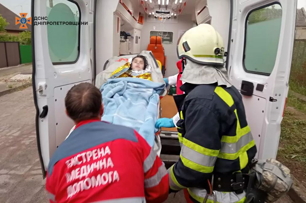 На Дніпропетровщині молода жінка впала у колодязь з водою