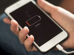 П’ять головних причин, чому ваш телефон заряджається не так швидко, як раніше