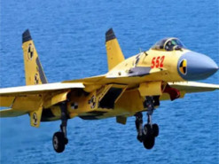 Китайські винищувачі J-15 навели ракетний радар на японські розвідувальні літаки