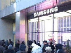 У Південній Кореї миттєво розкупили смартфони Samsung із трьома екранами
