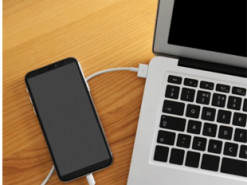 Припиніть заряджати телефон від ноутбука: чому це погана ідея