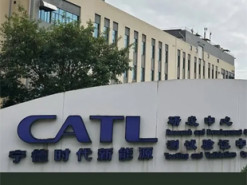 Китай попереджає виробників батарей про ризики надлишкових потужностей