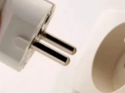 Три гаджети, які не слід вимикати з розетки: замість економії отримаєте проблеми