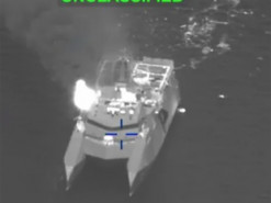 Літаки проти іранських катерів і вертольоти Apache проти дронів: США почали битву за Ормузьку протоку — WSJ