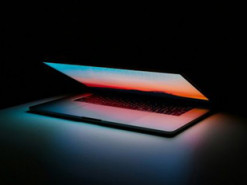 MacBook Ultra стане першим ноутбуком Apple із тачскріном: що відомо про новинку