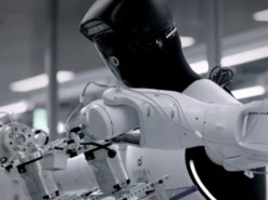 Нарівні з людьми. Роботи-гуманоїди AGIBOT відпрацювали 6 днів на реальному заводі