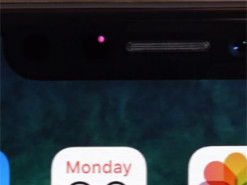 Чому на екрані iPhone блимає червоний вогник: відповідь виявилася простою