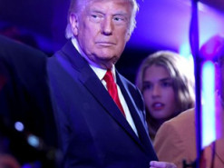 Трамп поділився ШІ-відео, де він "лікує" голівудських акторів від "розладу" імені себе