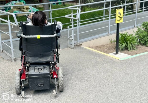 «Ця лікарня повністю доступна — від зручного пандуса до комфортних кабінетів», — дніпряни про медичні заклади міста, які повністю пристосовані для приймання осіб з інвалідністю (ФОТО)