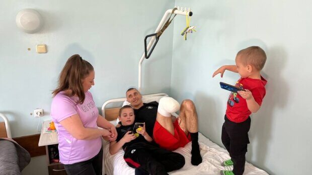 “Хочу встановити протез та повернутися на фронт”. На Дніпропетровщині лікують двох поранених бійців (ВІДЕО)