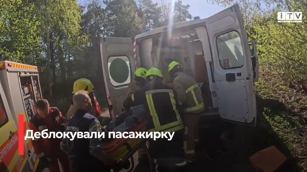 У Рівненському районі автомобіль злетів у кювет — постраждали четверо людей (ВІДЕО)