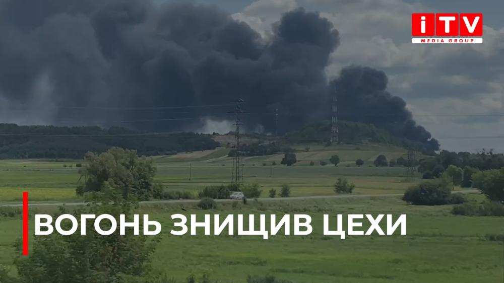 Вибух та масташтабна пожежа: в селі Варковичі горів завод (ВІДЕО)