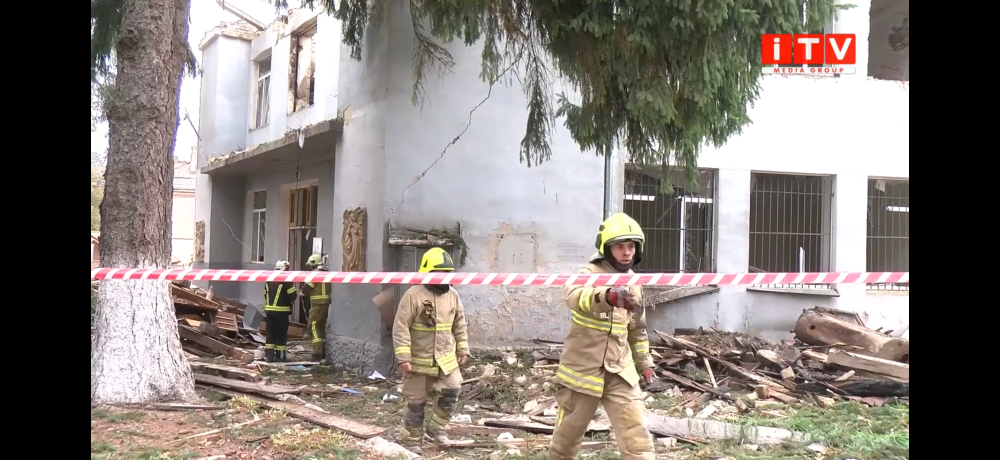 Наслідки ворожого удару: у Рівному пошкоджений корпус навчального закладу, а 25 людей – поранено (ВІДЕО)