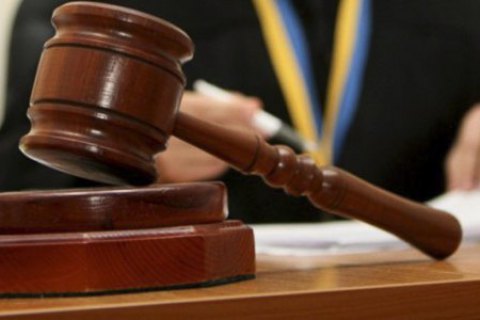 Очільника благодійного фонду судитимуть за продаж автівок, які були призначені для потреб ЗСУ