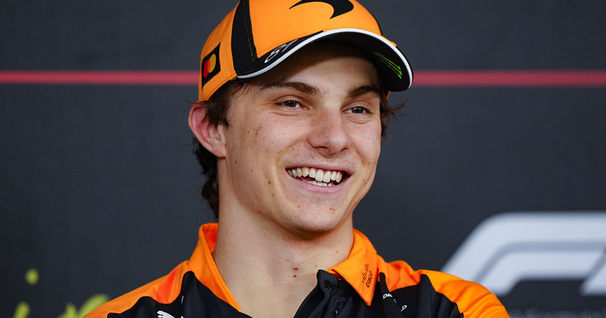 Пиастри представил специальный шлем для Гран-при Австралии