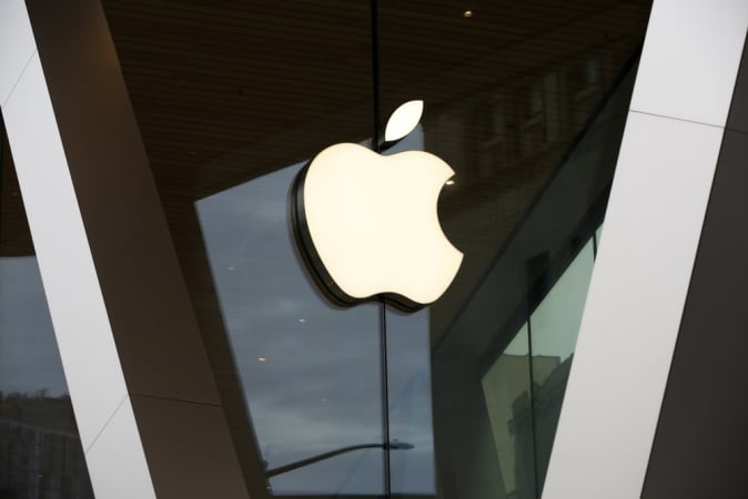 Акционеры подали в суд на Apple из-за заявлений об искусственном интеллекте